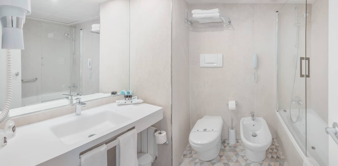 RH-Corona-del-Mar-Room-14