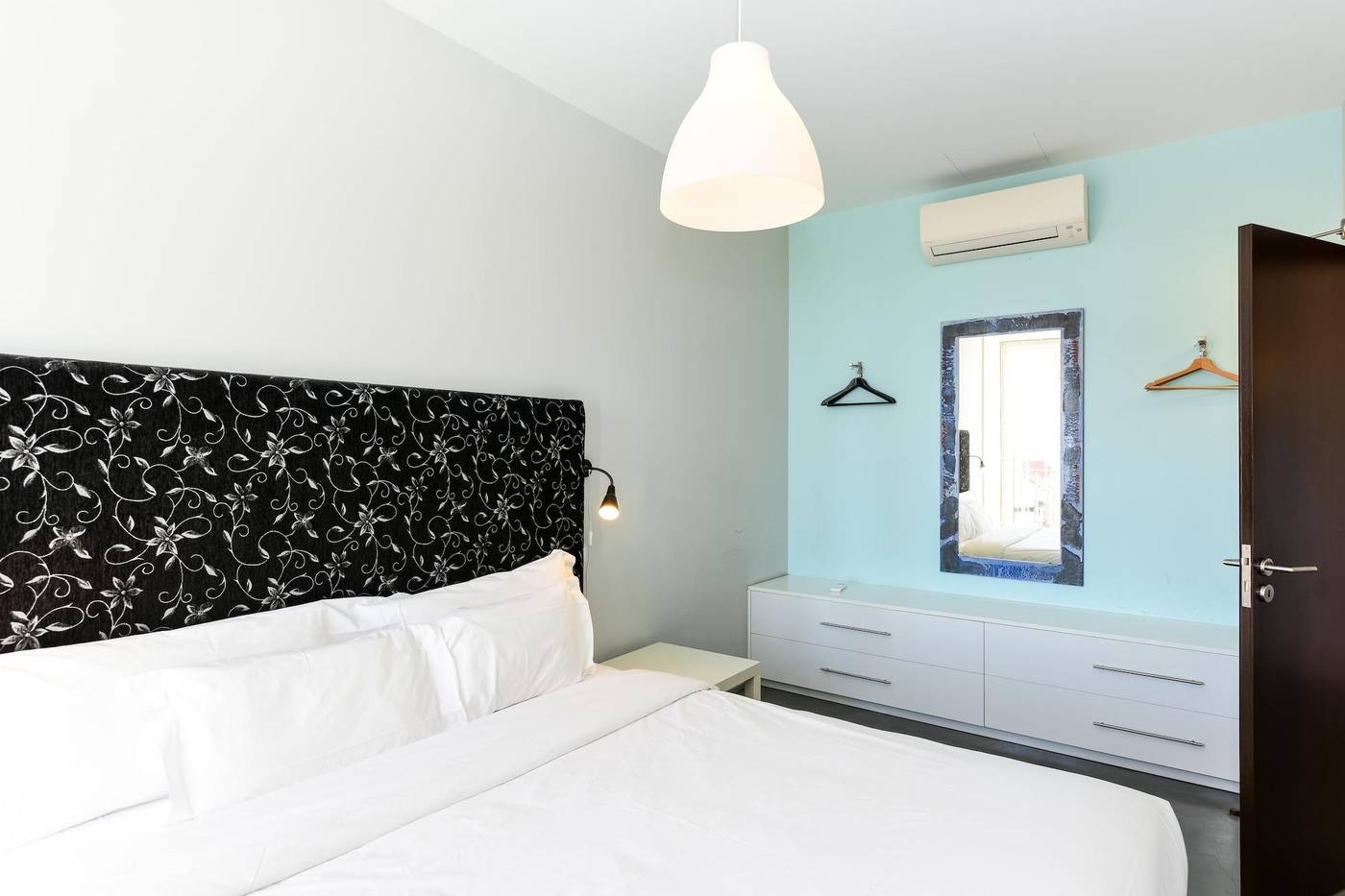 Alfama---Lisbon-Lounge-Suites-Room-28
