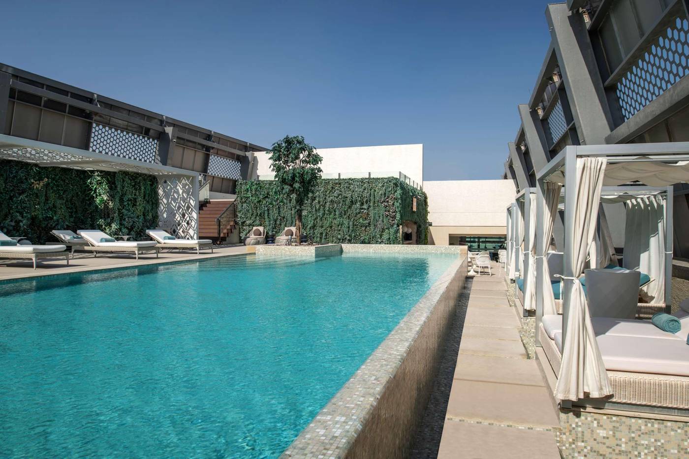 Steigenberger-Hotel-Doha-Pool-1