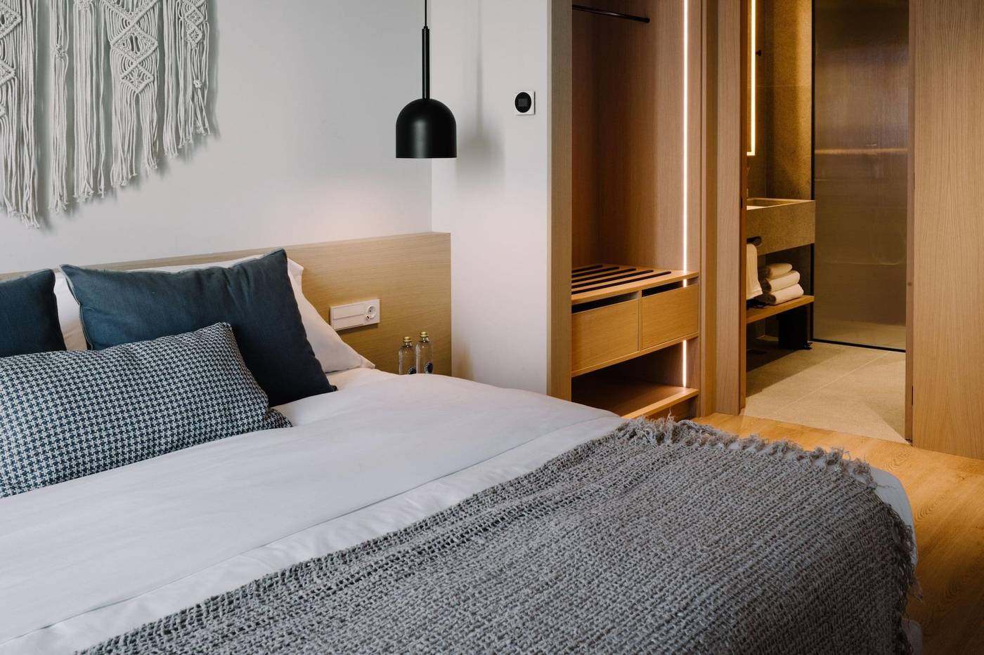 Sabatic--Sitges--Autograph-Collection-Room-24