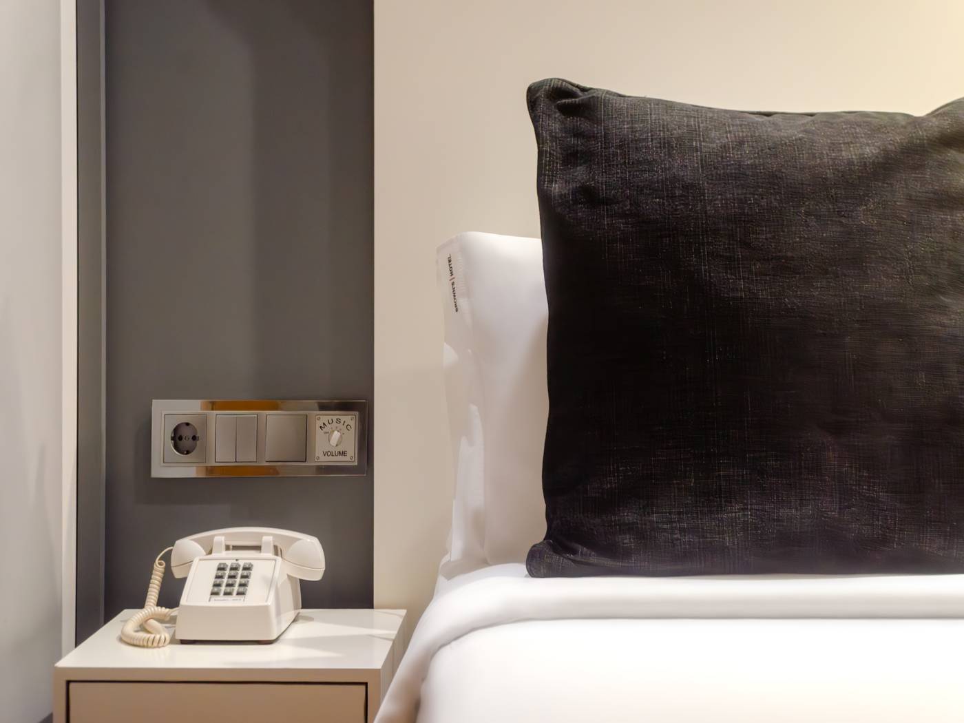 Browns-Downtown-Hotel-Room-44