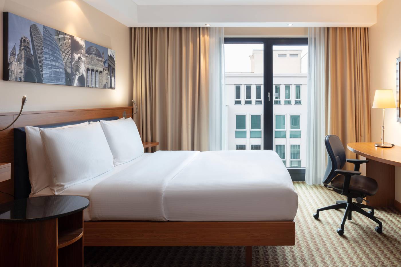 Hampton-By-Hilton-Berlin-City-West-Room-26