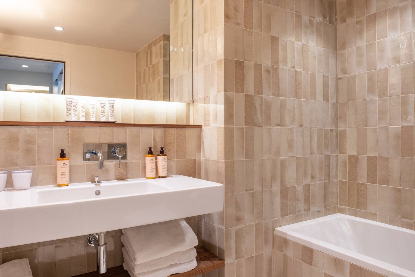 Hotel-Golden-Tulip-Opera-De-Noailles-Room-46