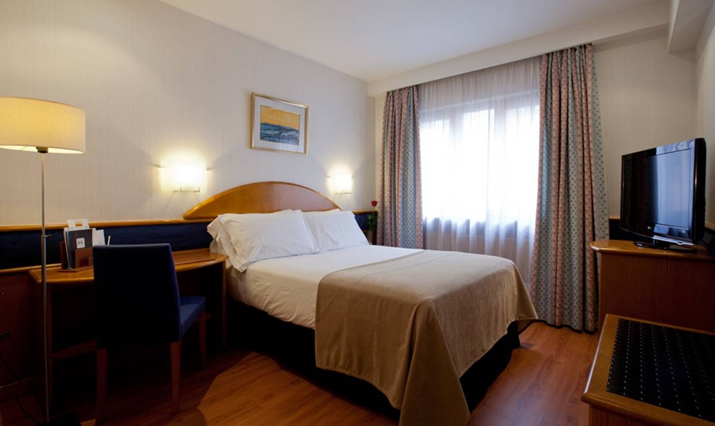 Santos-Agumar-Room-19