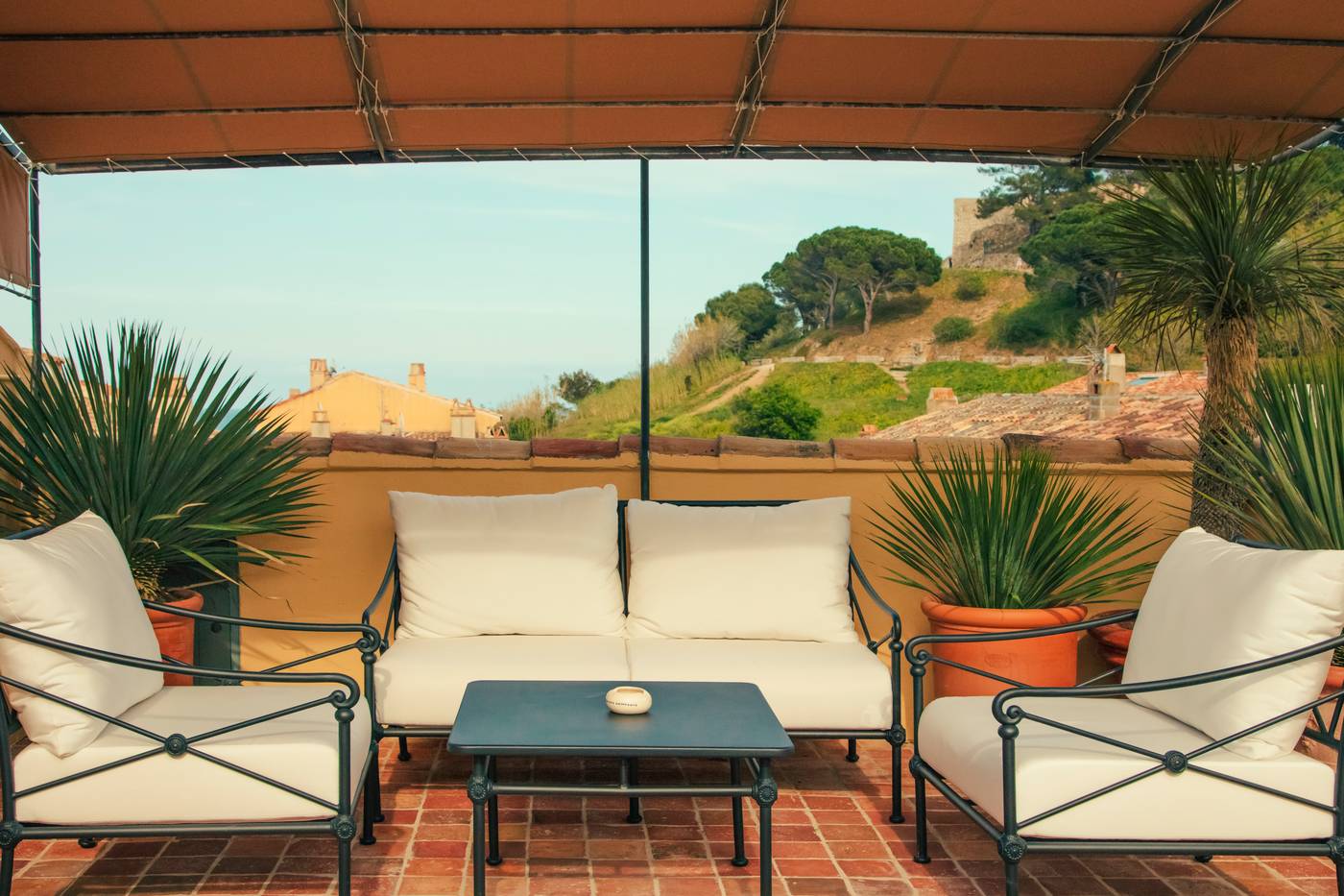 Hotel-La-Ponche-Room-2