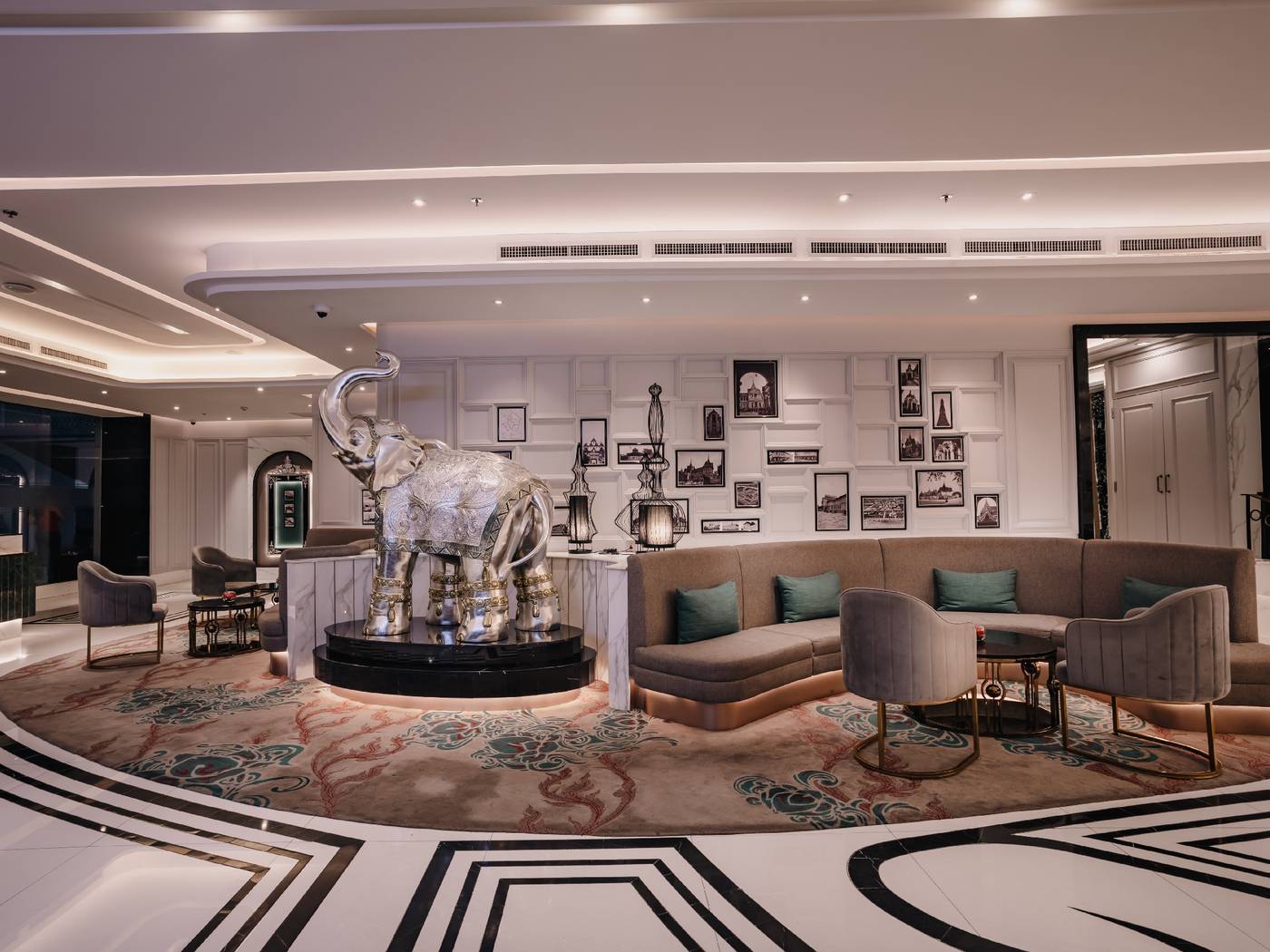 Aira-Hotel-Bangkok-Lobby-14