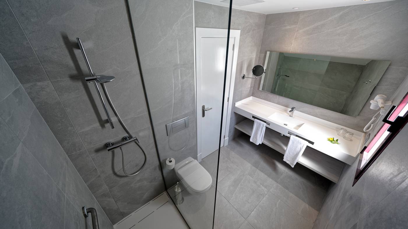 Broncemar-Beach-Room-51