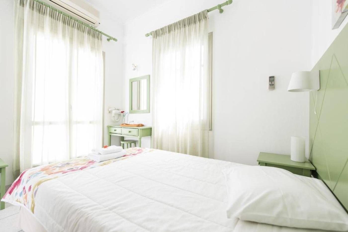 Nissos-Thira-Room-26