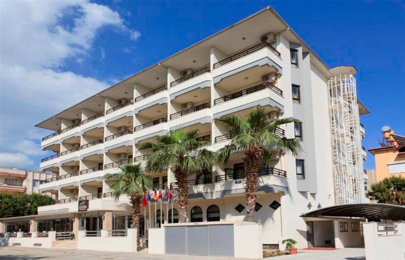 Xperia-Kandelor-Hotel-General-view-3