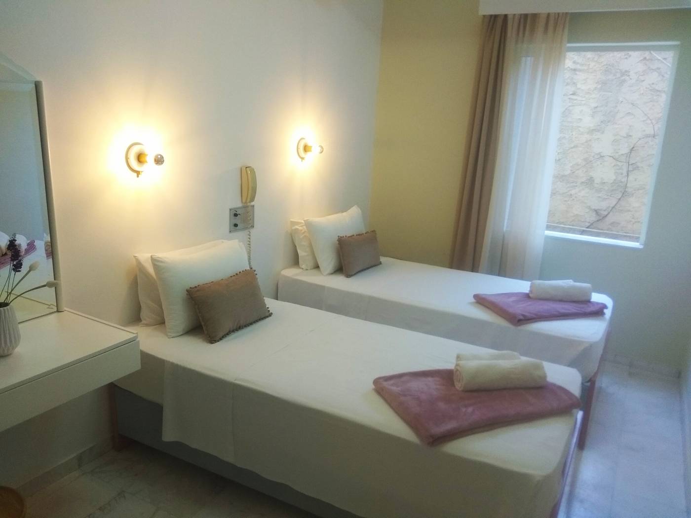 Top-Hotel-Room-26