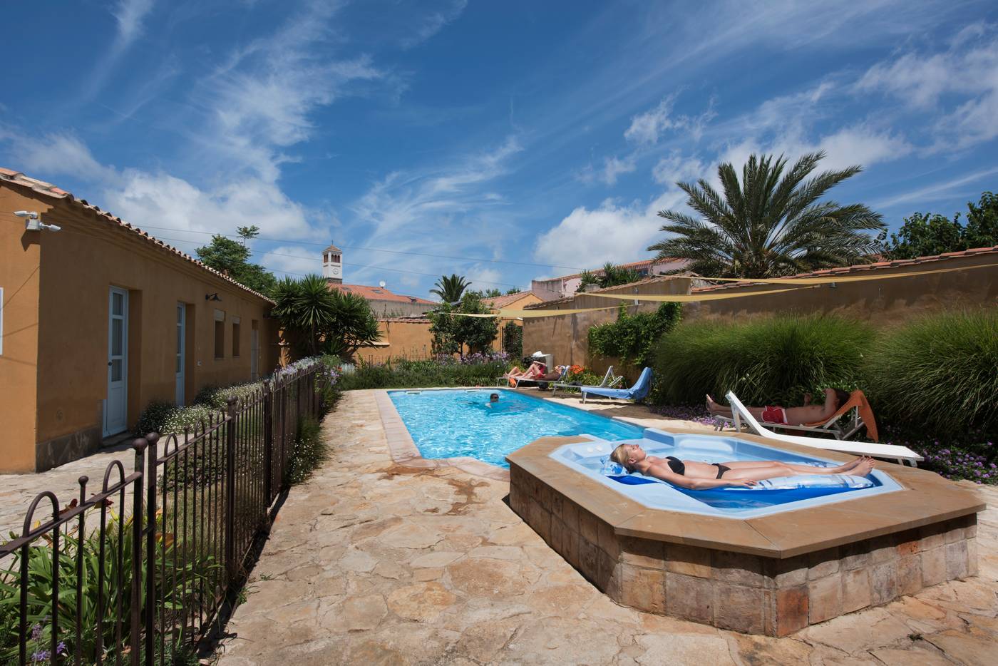 Aquae-Sinis-Albergo-Diffuso-Pool-1