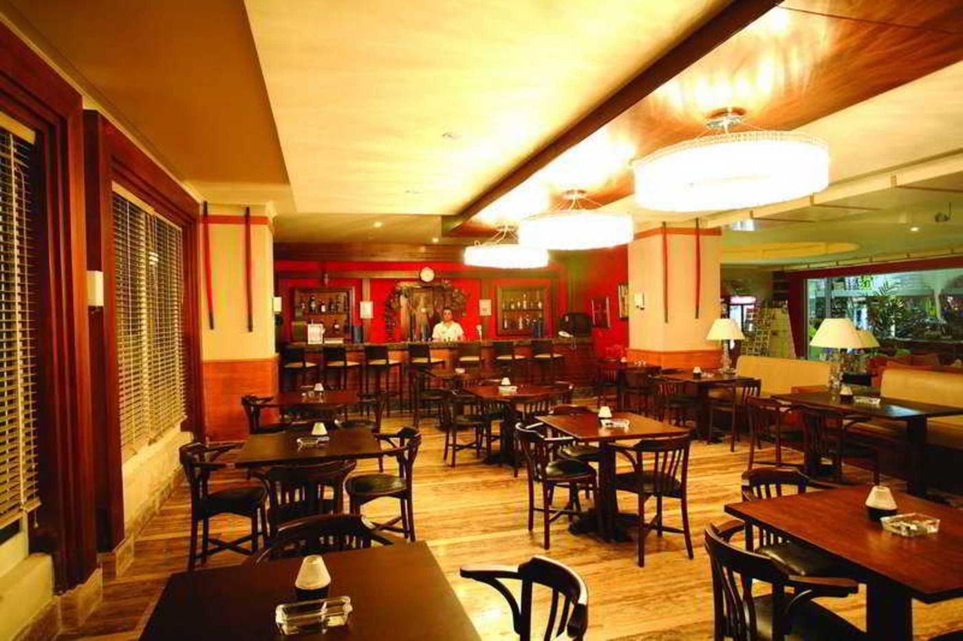 Crystal-Admiral-Resort-Bar-45