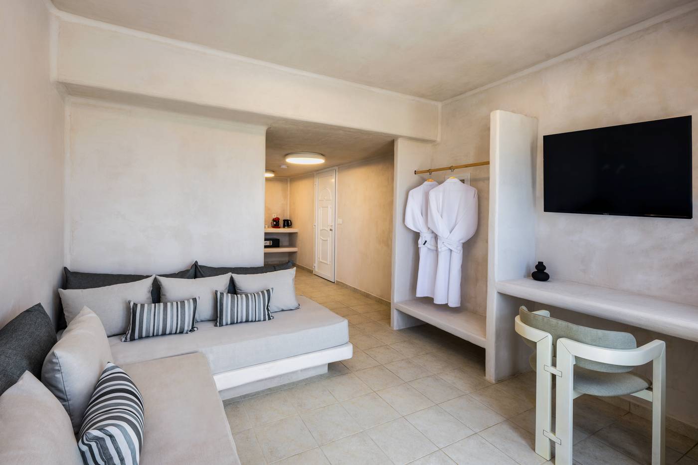 Aelia-Luxury-Suites-Room-25