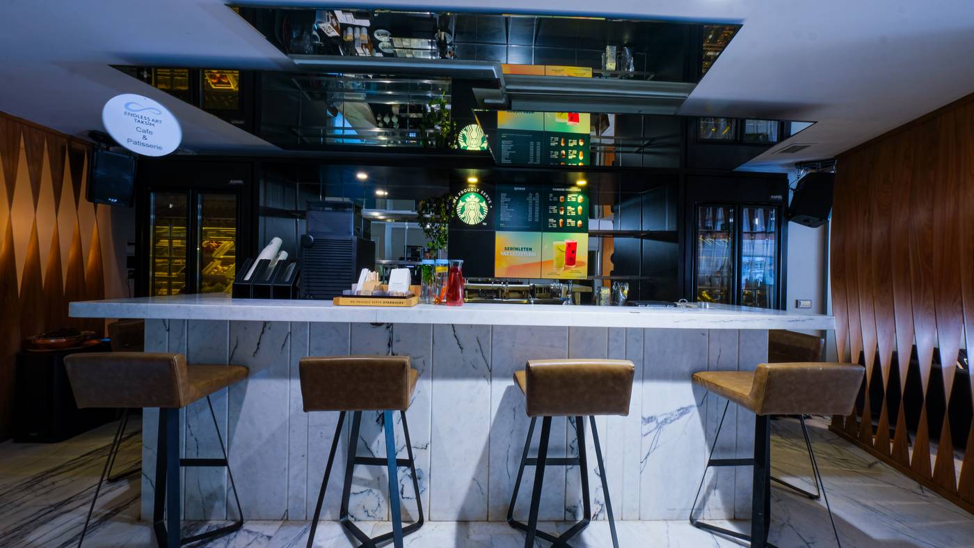 Endless-Art-Hotel-Bar-12