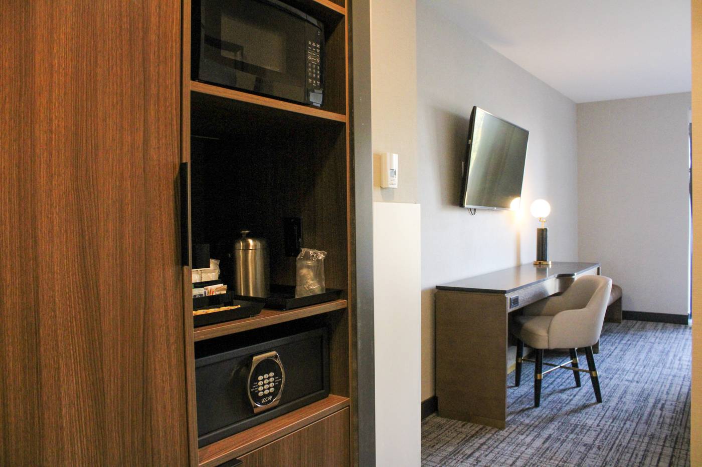 Radisson-Blu-Vancouver-Airport-Room-30