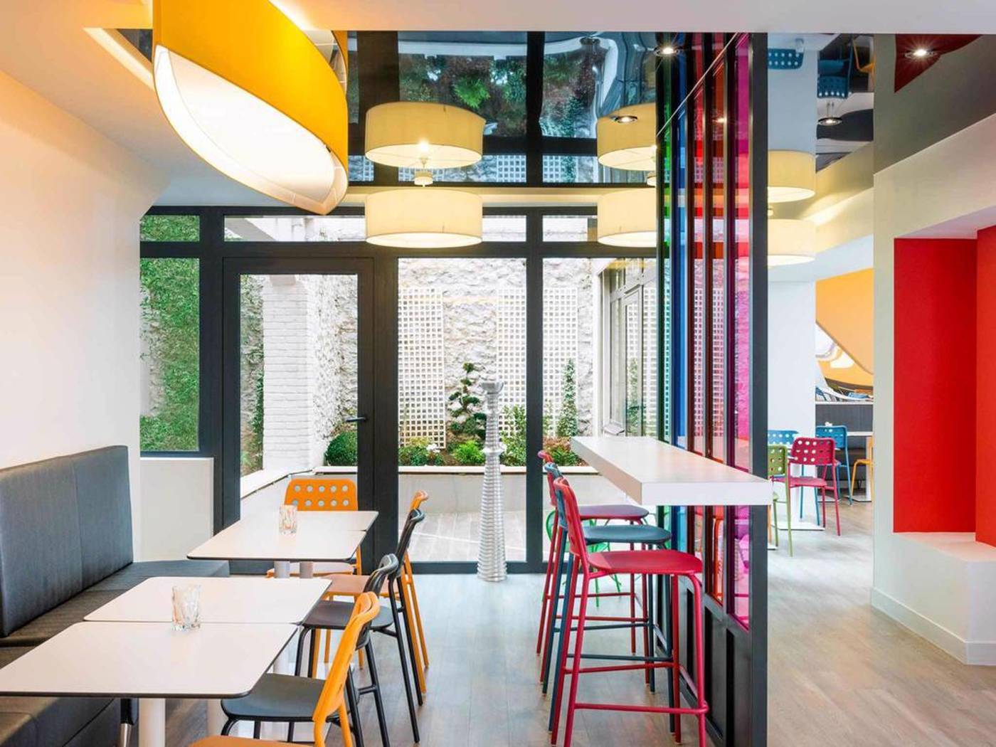ibis-Styles-Paris-La-Defense-Courbevoie-Restaurant-15
