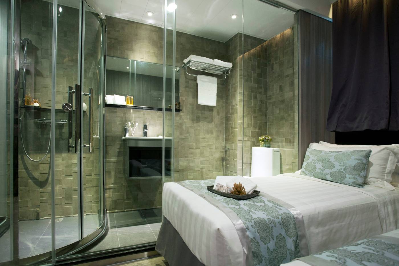 M1-Hotel-North-Point-Room-18