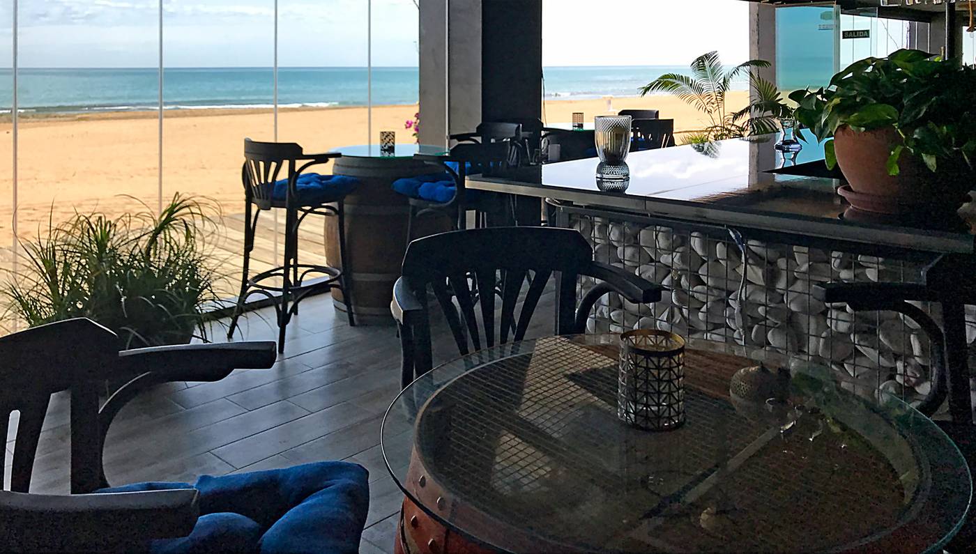 Lloyds-Beach-Club-Bar-34