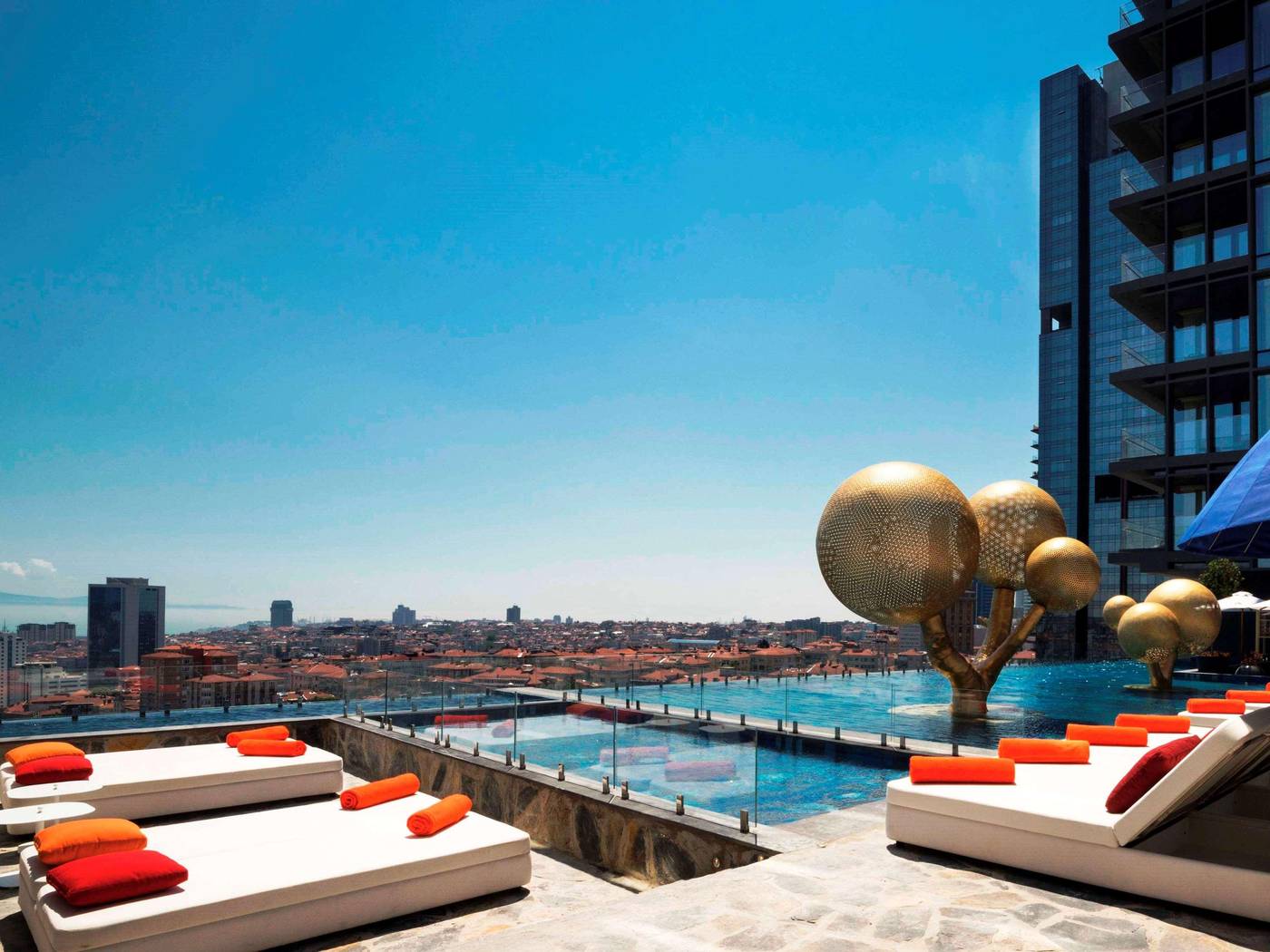 Fairmont-Quasar-Istanbul-Pool-91