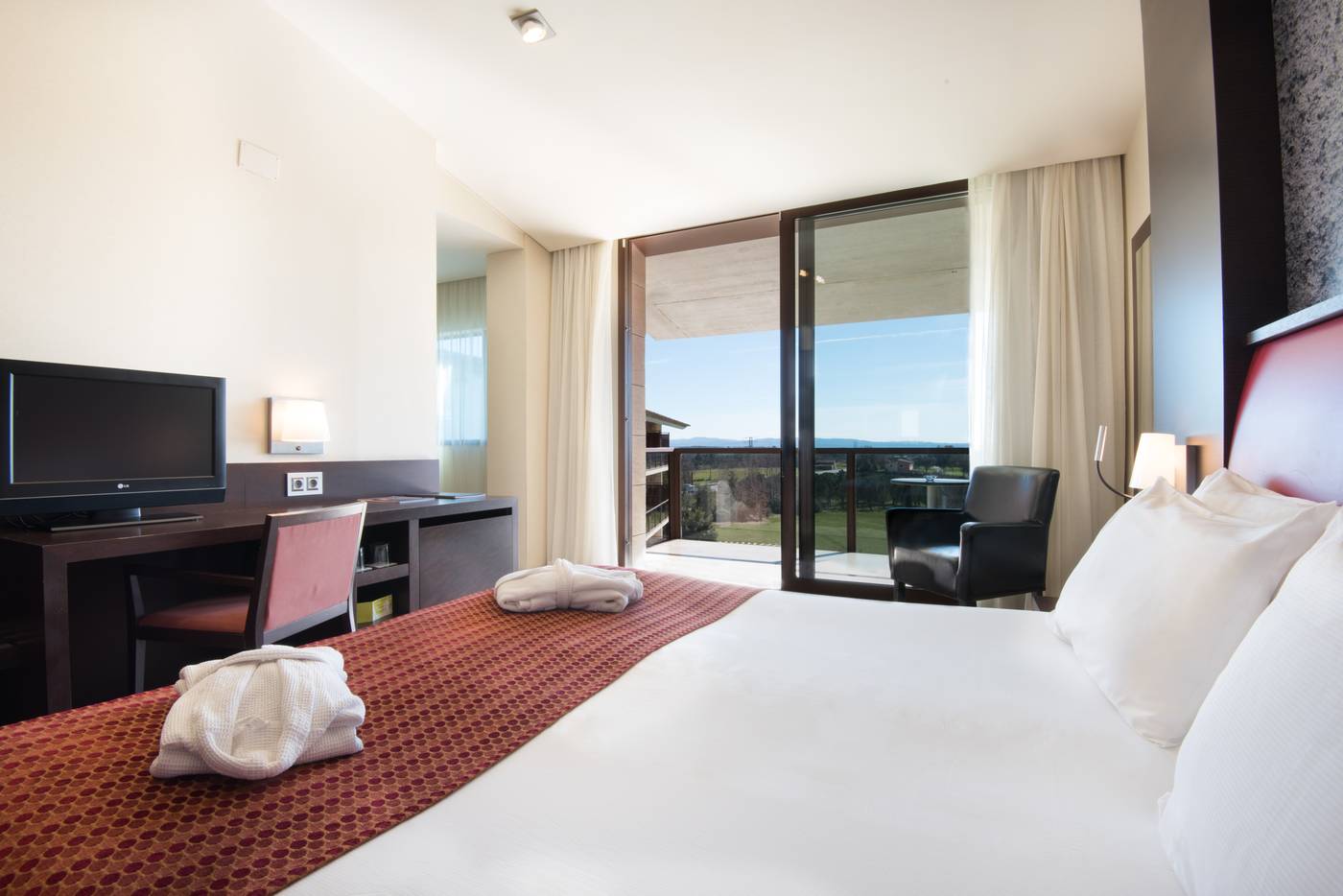 Mas-Sola-Room-35