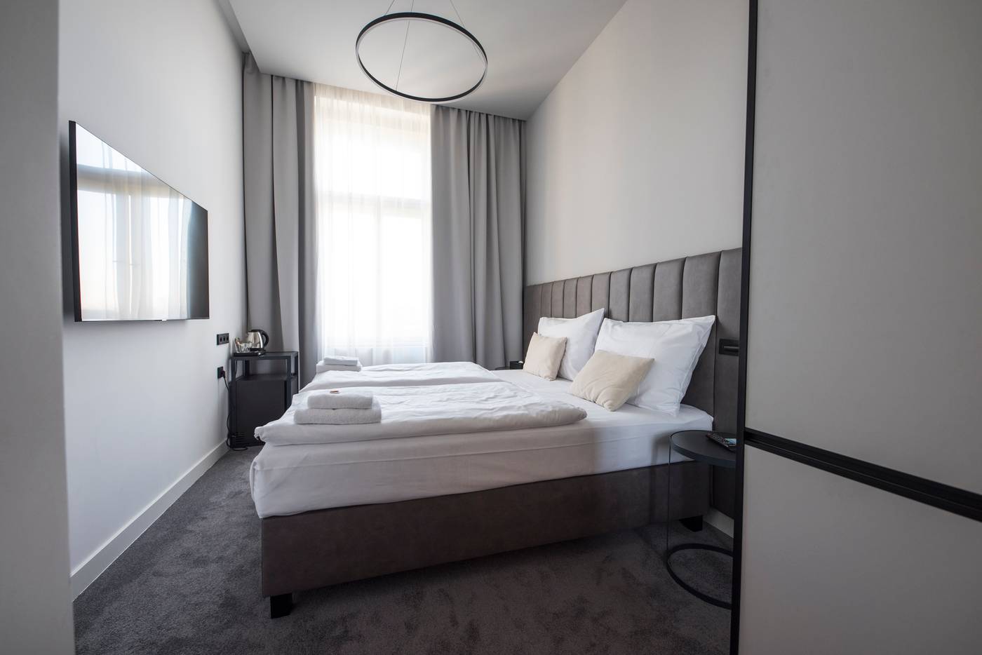 The-Gold-Bank-Room-14