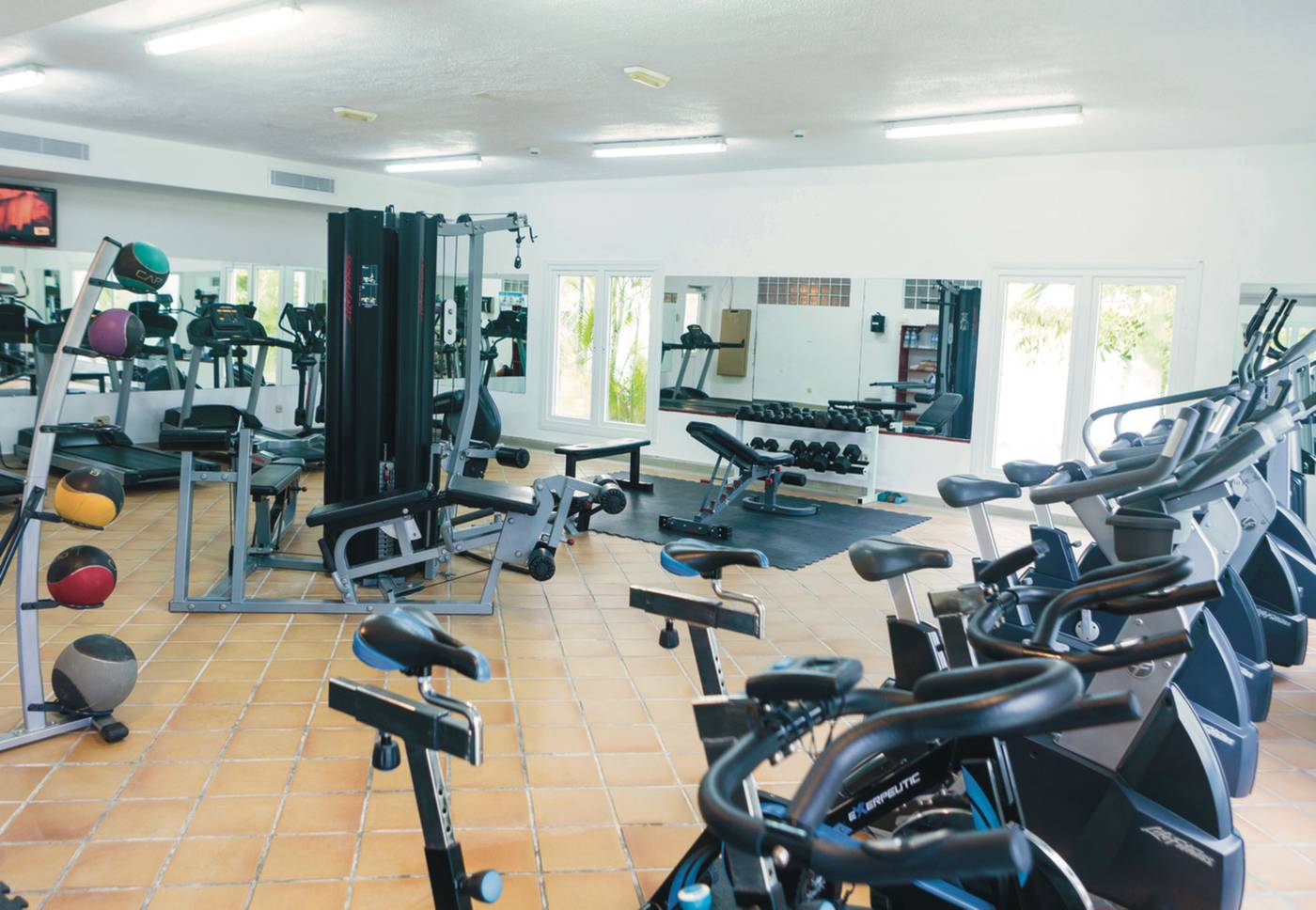 Riu-Club-Negril-All-Inclusive-Sports-and-Entertainment-39