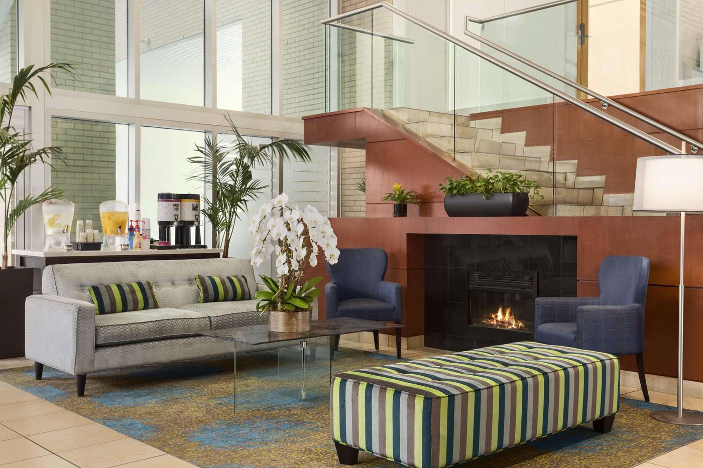 Hampton-Inn---Suites-By-Hilton-Vancouver-Downtown-Lobby-11