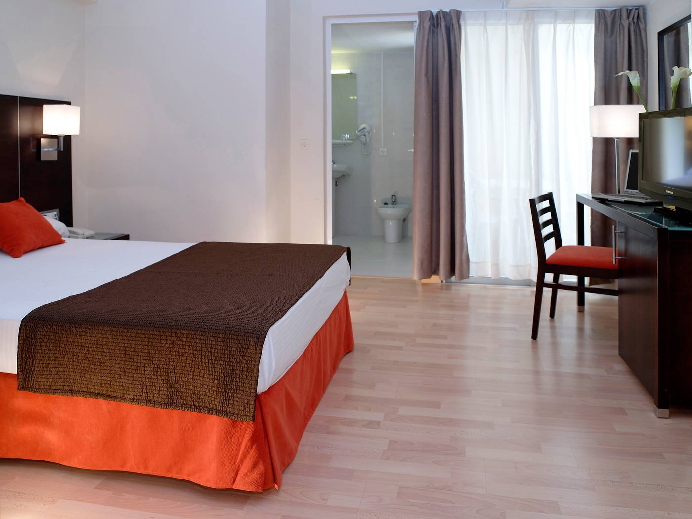 Adonis-Pelinor-Room-9