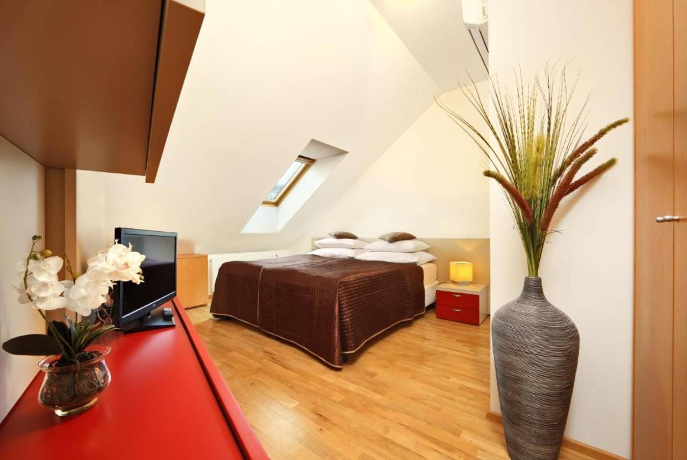 Salvator-Superior-Apartments-Room-8