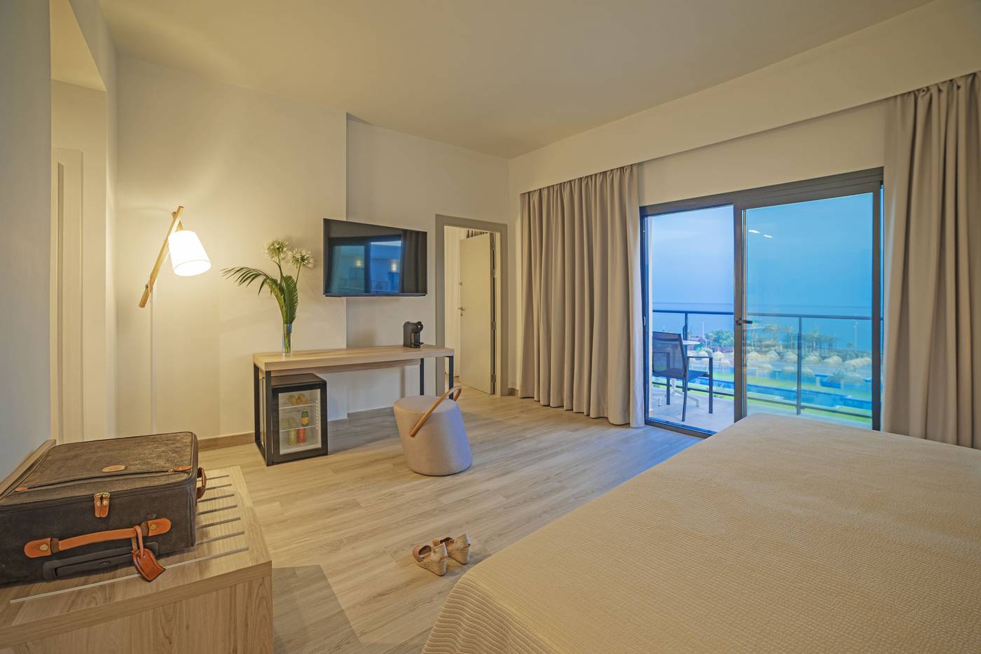 Cabogatamar-Garden-Room-22