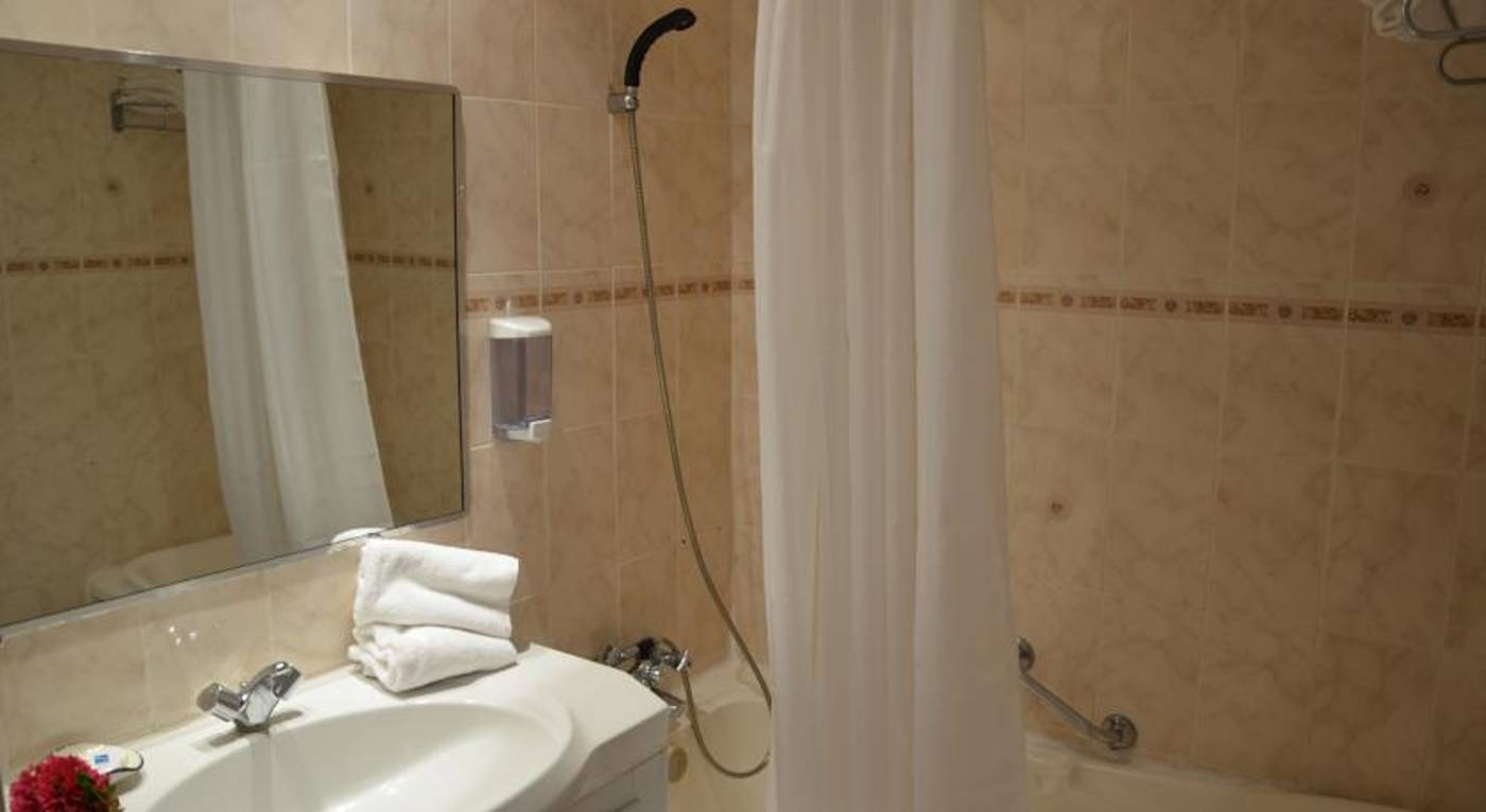 Le-Tivoli-Hotel-Room-26