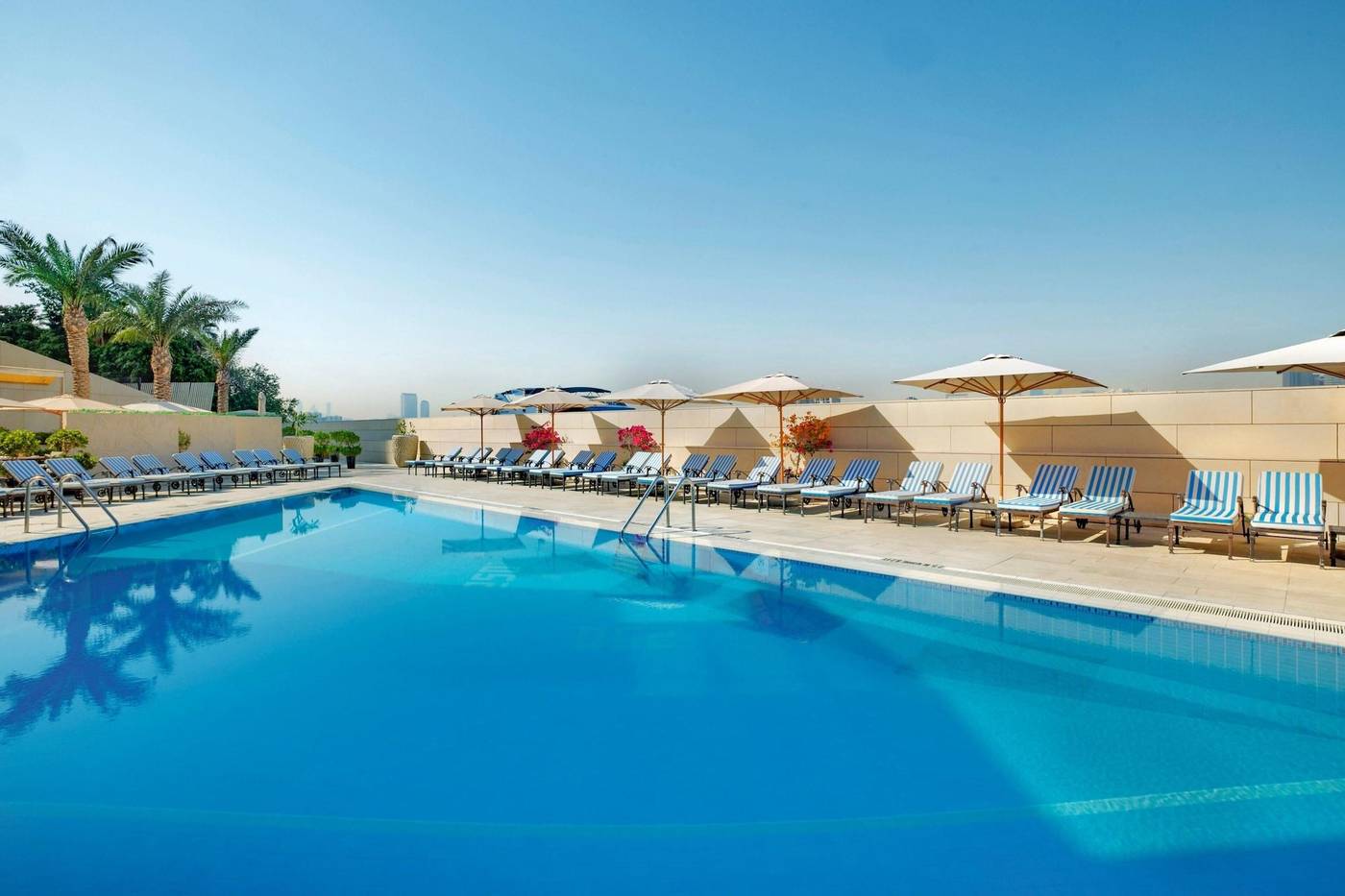 Sheraton-Dubai-Creek-Hotel-and-Towers-Pool-5