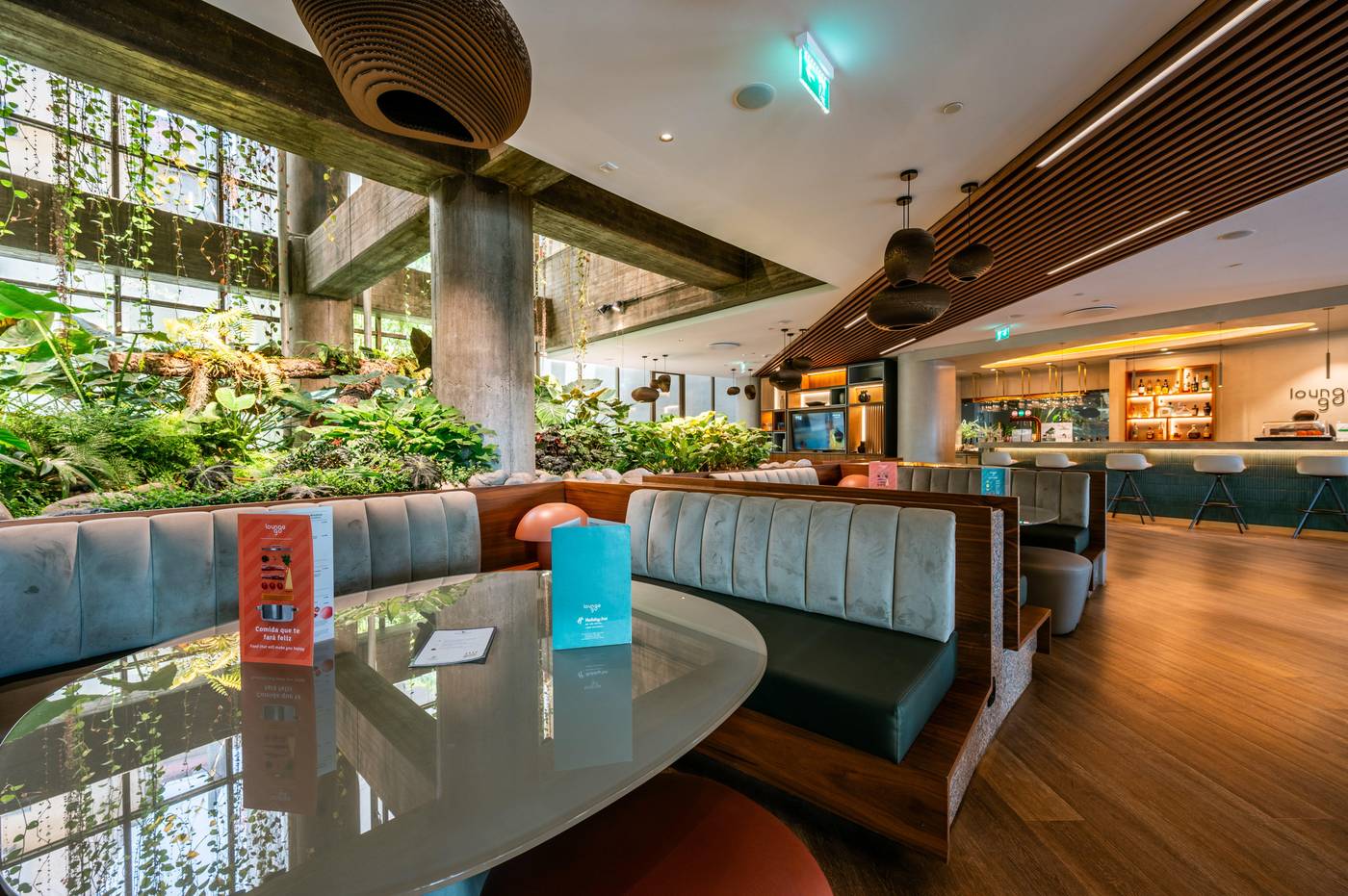 Holiday-Inn-Lisbon-Continental-Bar-13