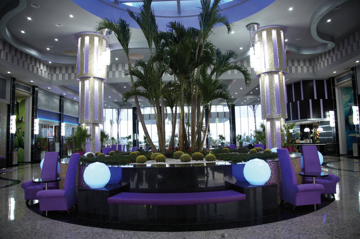 Riu-Palace-Pen----nsula-Lobby-40