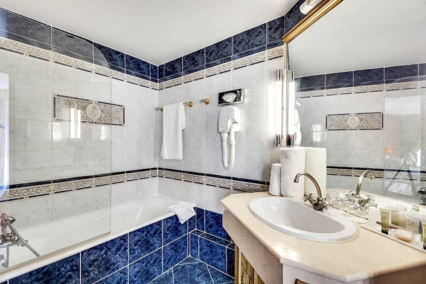 Villa-Opera-Drouot-Room-33