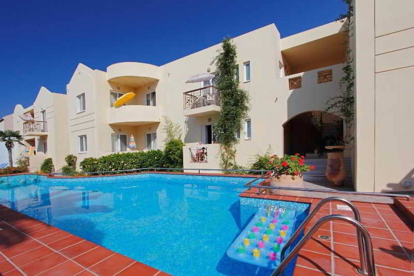 Lambrinos-Suites-Pool-3