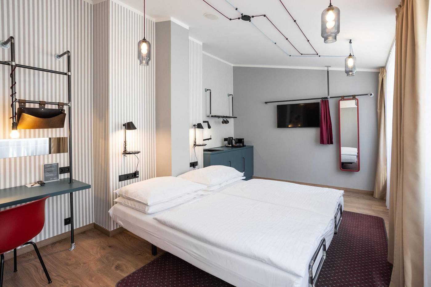 Miss-Sophie-s-Downtown-Room-28