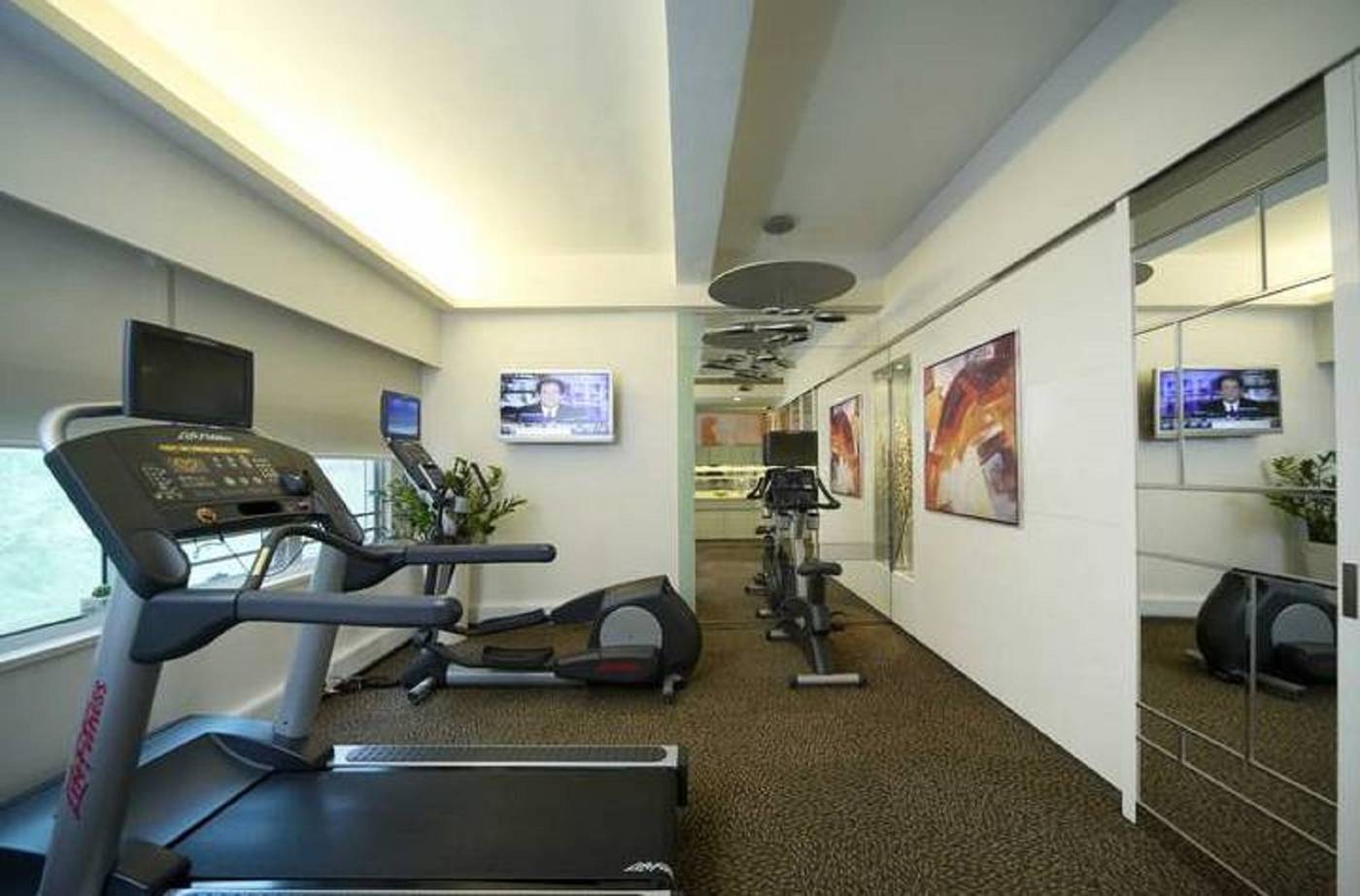 iclub-Wan-Chai-Hotel-Sports-and-Entertainment-9