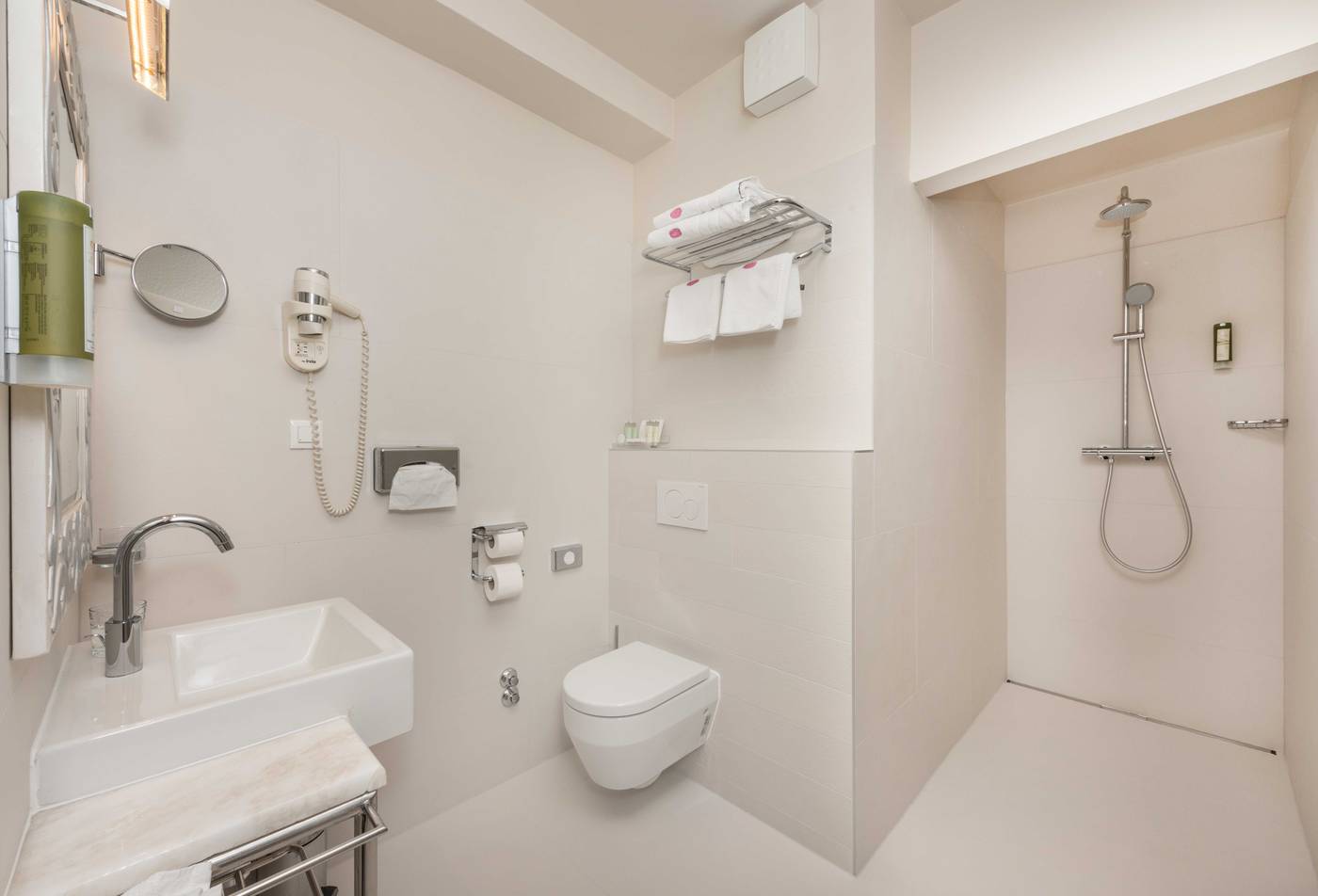 Heritage-Hotel-Bastion-Room-22