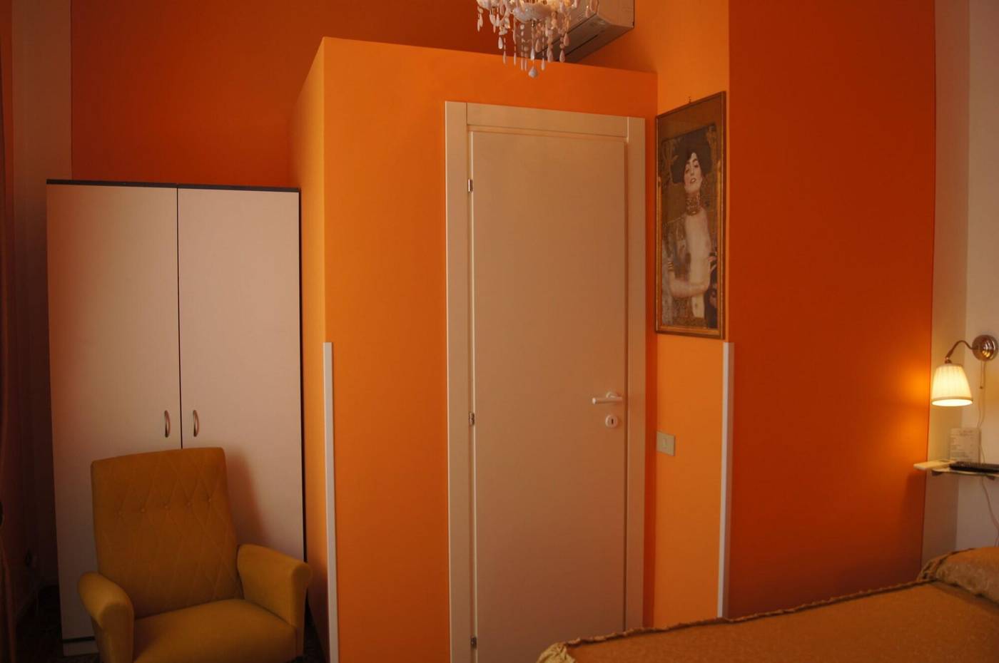 B---B-La-Mimosa-Room-40