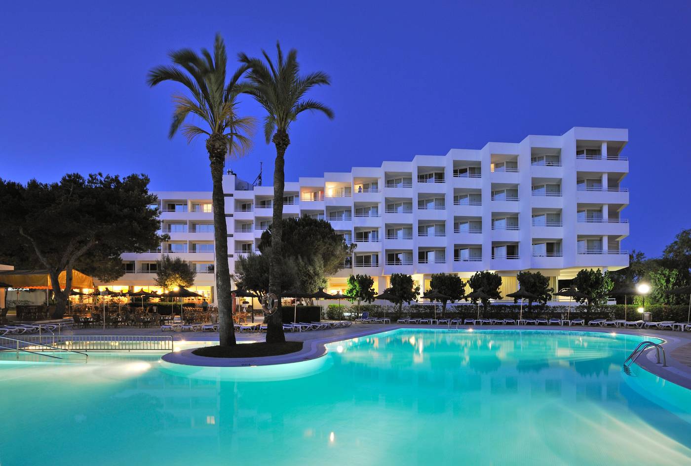 Globales-Mediterrani-Pool-2