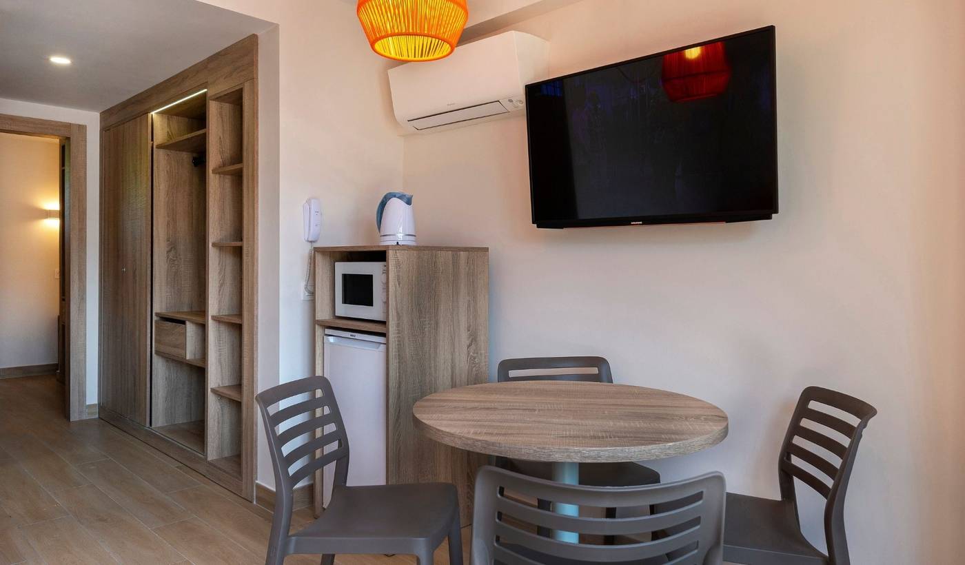 Medplaya-Sant-Eloi-Aparthotel-Room-35