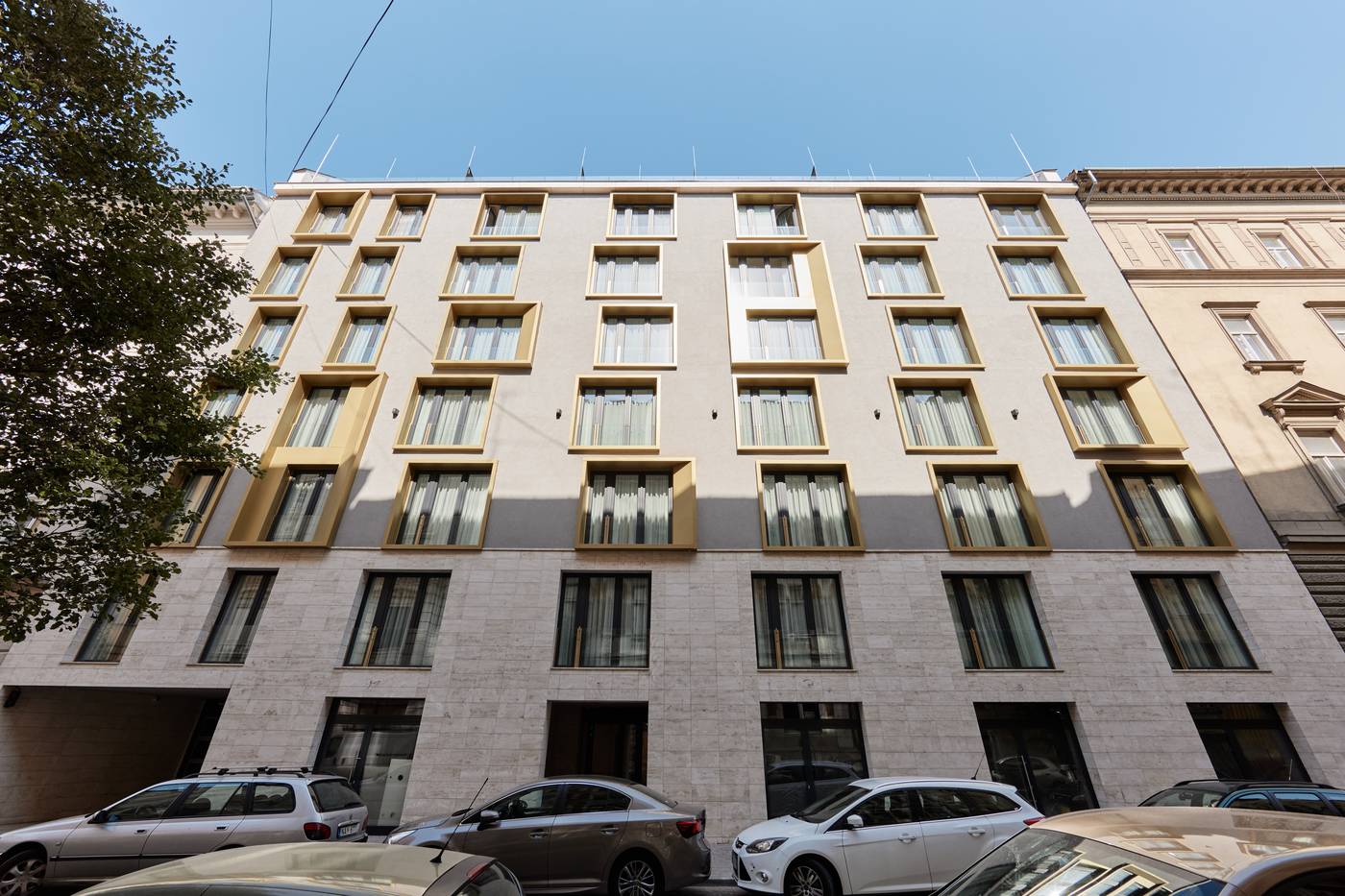 The-Amberlyn-Suite-Hotel-General-view-1