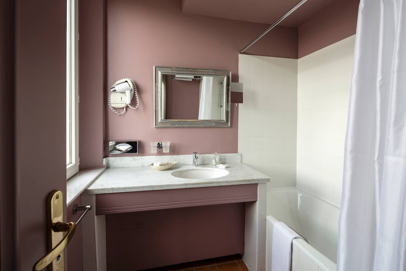 Le-Cavendish-Room-26