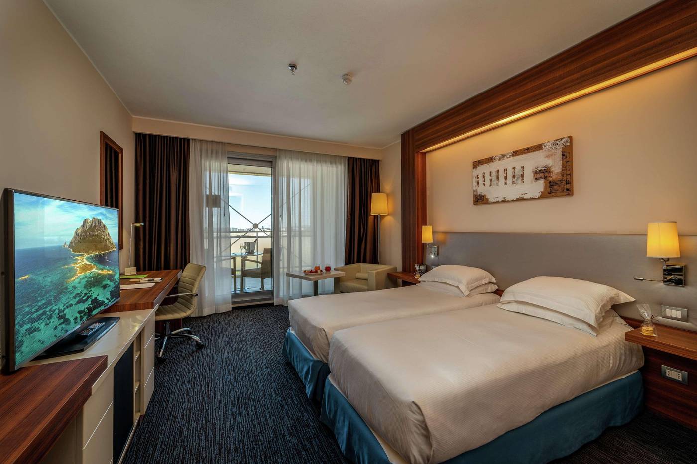 Double-Tree-by-Hilton-Hotel-Olbia-Room-21