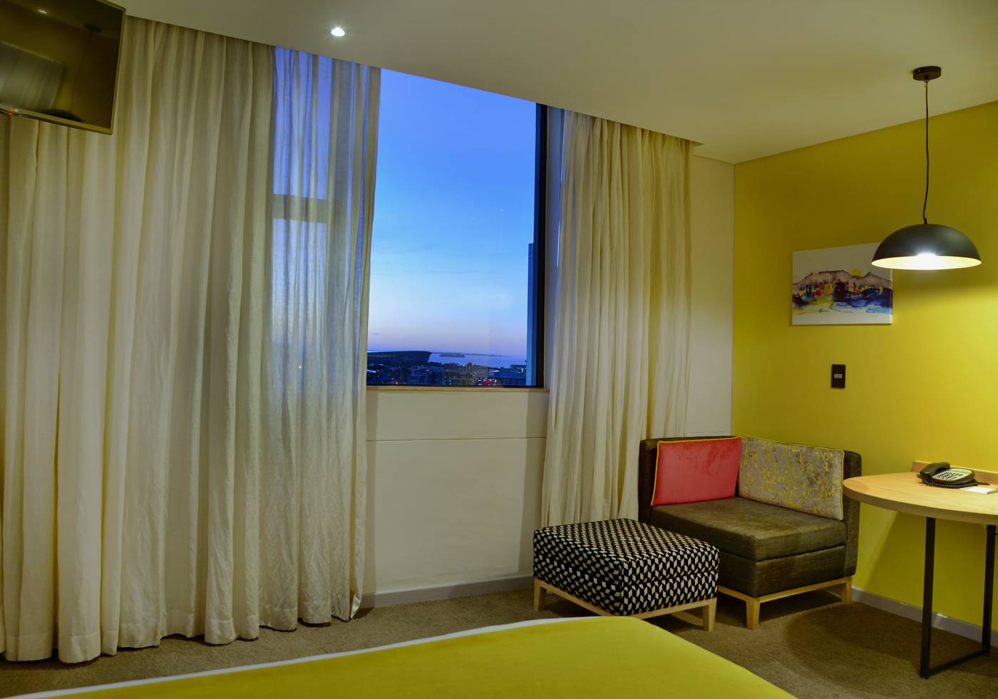 Strand-Tower-Room-40