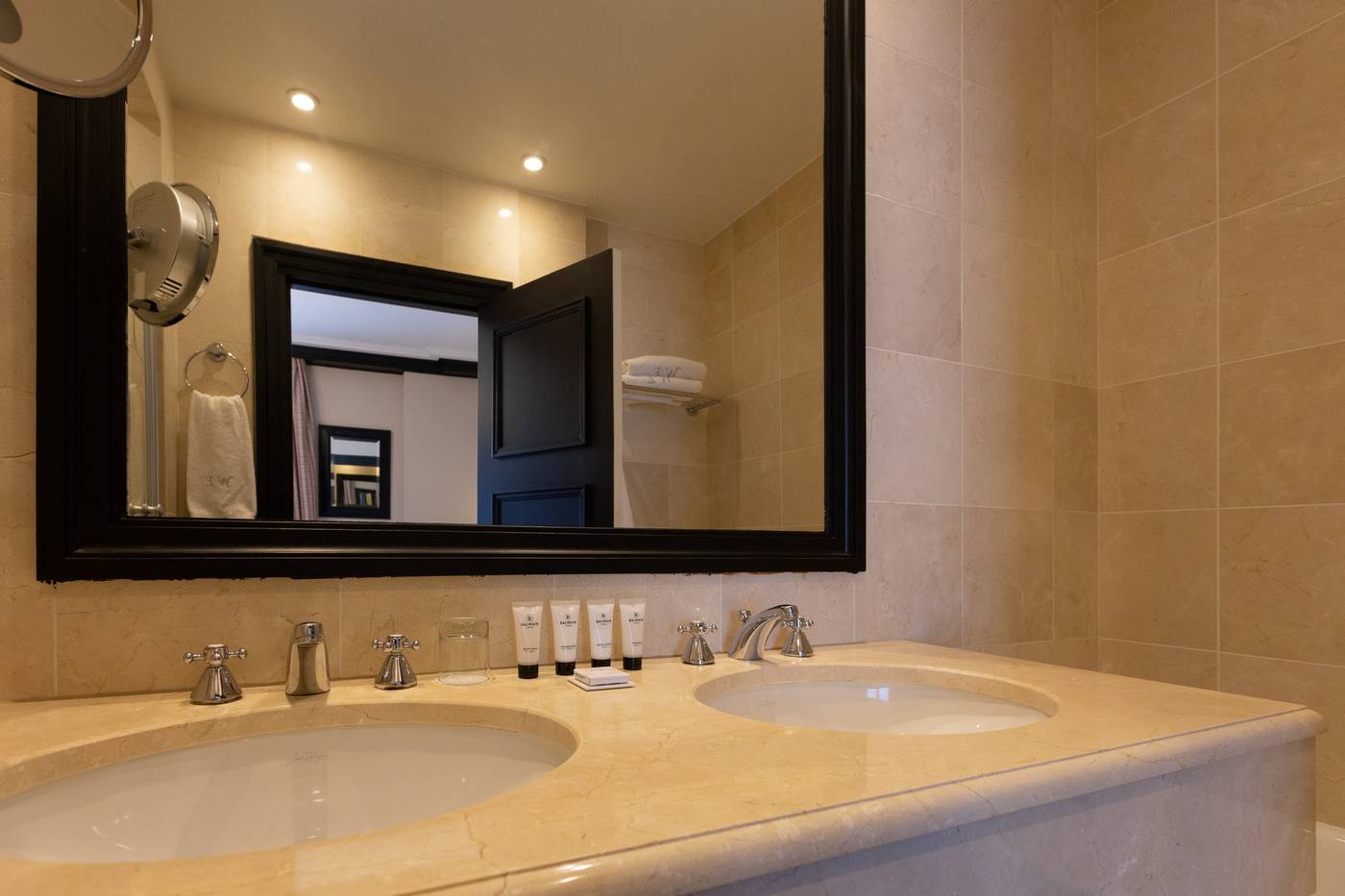 West-end-Paris-Room-71