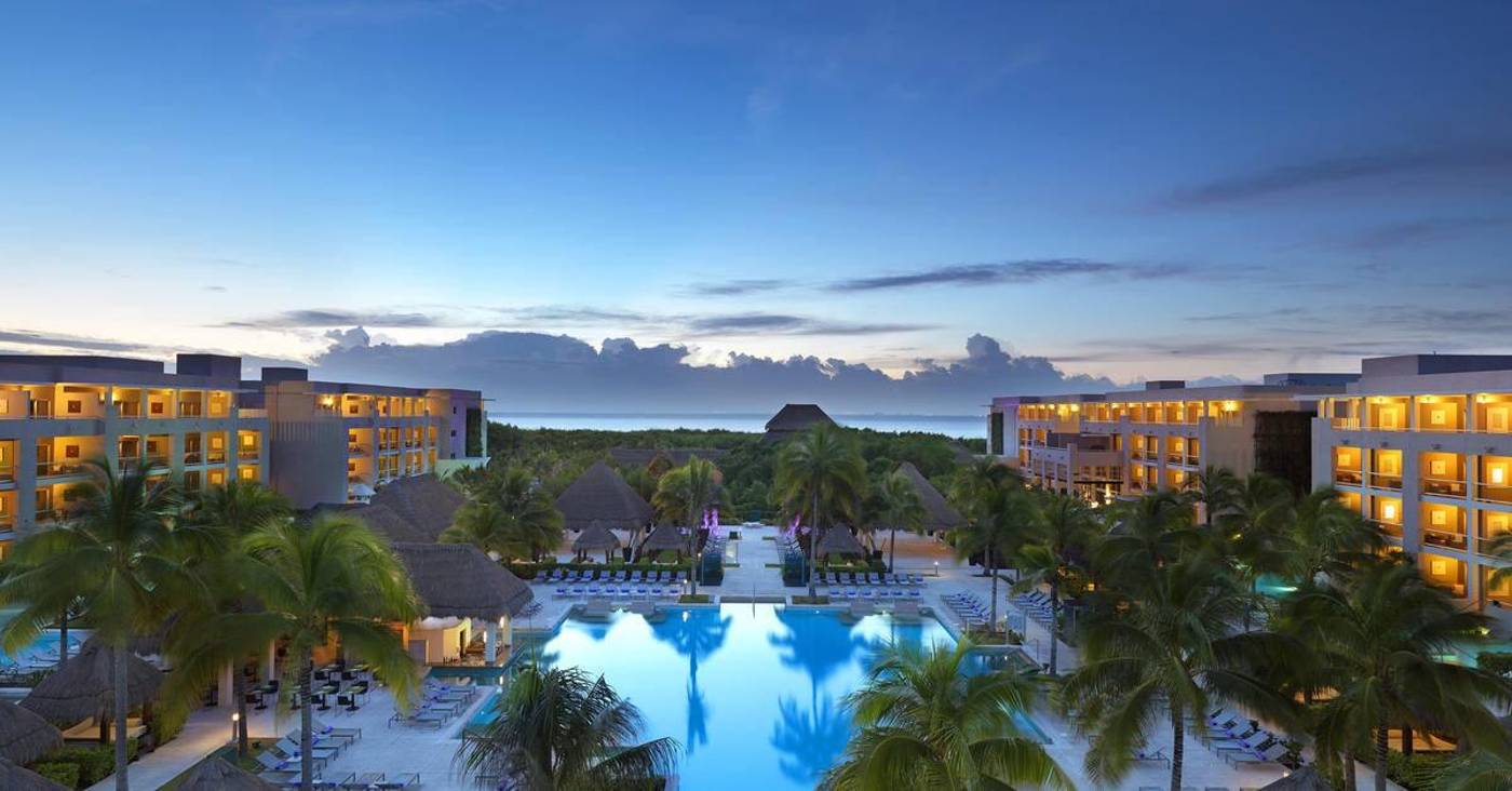 Paradisus-La-Perla-Playa-del-Carmen---Adults-Only-Pool-10