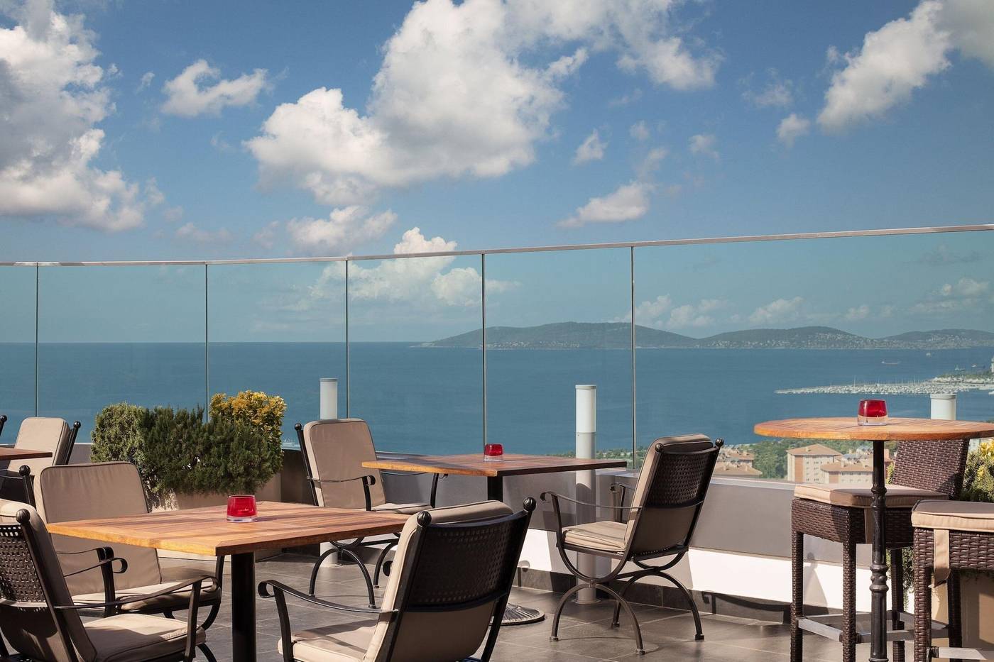 Divan-Istanbul-Asia-Airport-Hotel-Bar-56