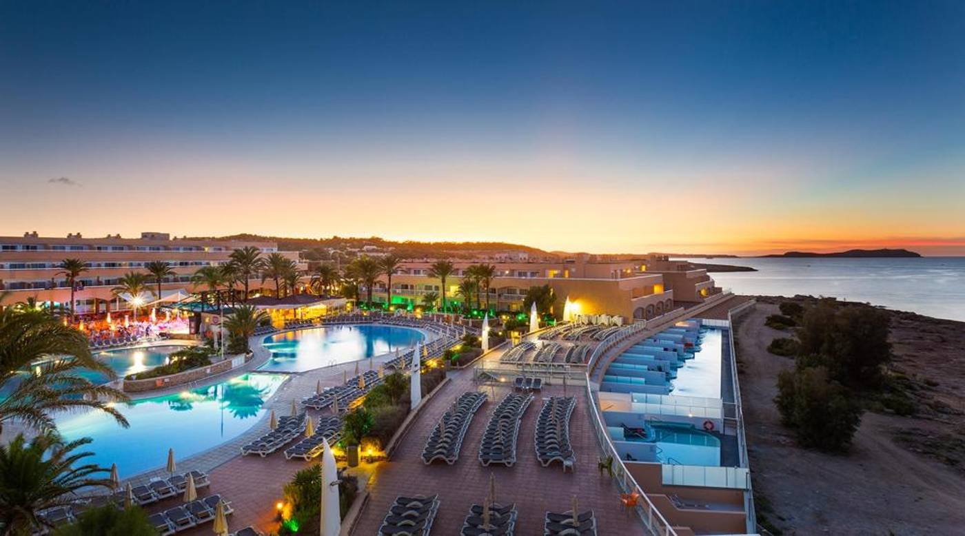 Sirenis-Seaview-Country-Club-General-view-12